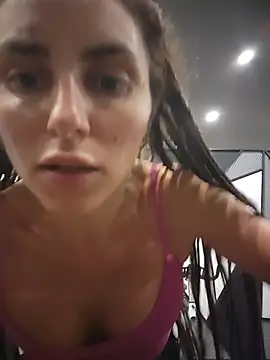 Running 🏃♀️ - video của người mẫu cam Izabella_Bella