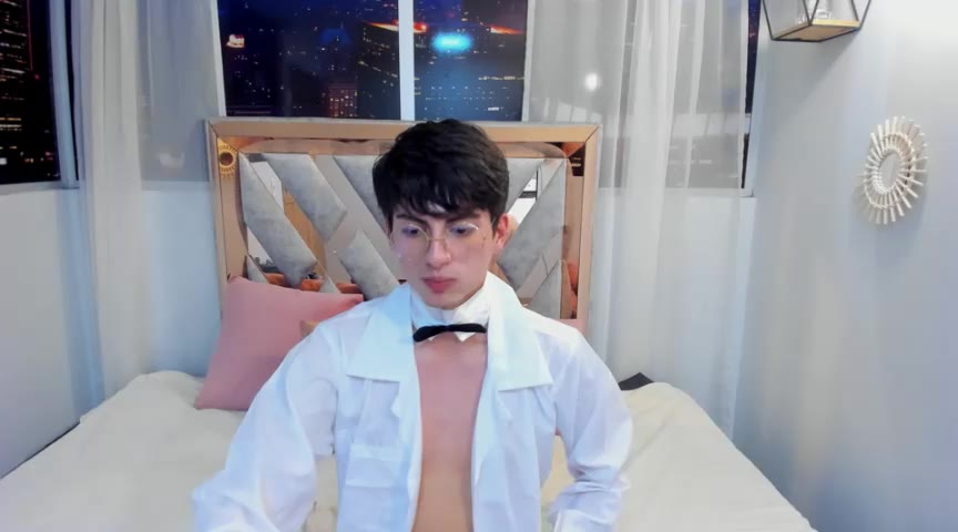 Your sexy doctor is here, do you want his medicine?😏💦