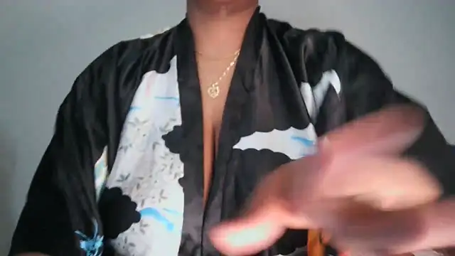 [23 May 11:20] Spy Show - video di Nyxie_Chaos modella di cam