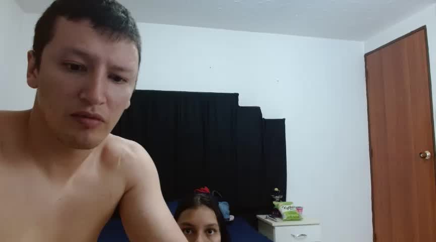 Good anal show without making much noise because we have visits xD - vidéo du modèle de showcams Hot-Couple--18