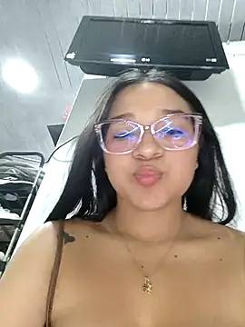 Show mega hot 🥵 - video di -VICKKY modella di cam