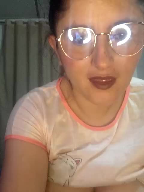 [9 Jun 02:24] Private Show – video od webkamerové modelky emily_white001