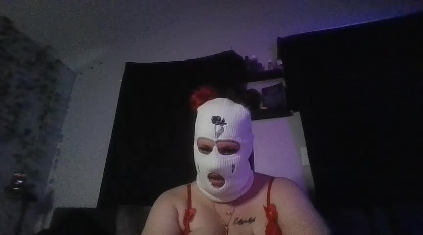 masked up twerking Showing my body