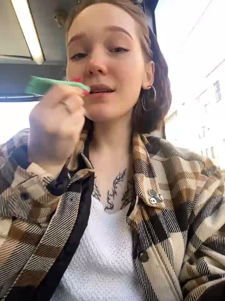 show pussy in bus