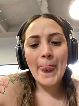 woo incredible how you lower my horts and put your cock in me in silence in the gym bathroom it's ve
