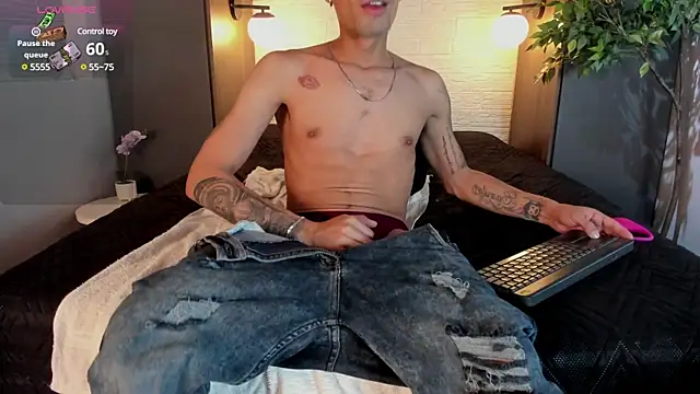 Pillow fuck _Private Show - DrakeNeumann adlı kamera modelinin videosu