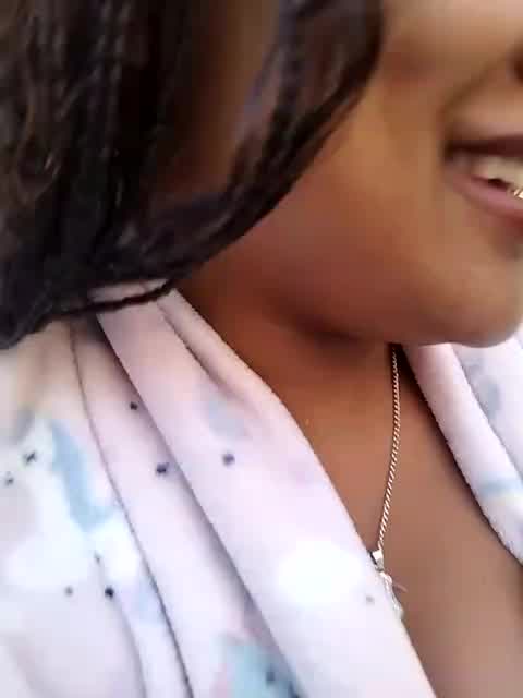 BUSTING IT OPEN - βίντεο μοντέλου CREAMYCUPCAKExxx