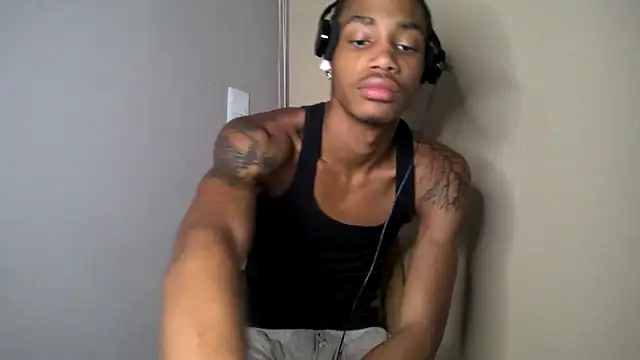 Do you like calling me DADDY or MASTER? - video di BlackBullTitus modella di cam