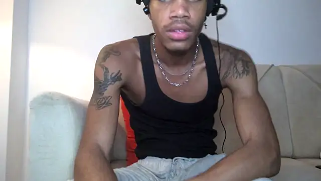 [12 Nov 19:56] Private Show - Titus jerks BBC then oils it up! - video di BlackBullTitus modella di cam