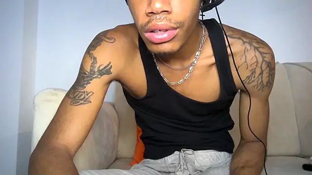 [14 Nov 23:54] Private Show - Titus  mocks you for wishing you had a BBC like his - video di BlackBullTitus modella di cam