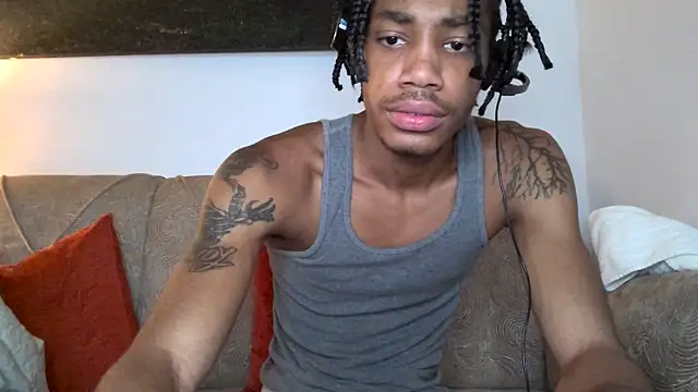 [21 Nov 23:22] Private Show - Titus Rubbing His Massive Oily BBC! - video di BlackBullTitus modella di cam