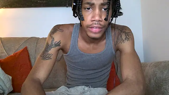 [21 Nov 23:57] Private Show - Titus jerks his 6 inch soft BBC - video di BlackBullTitus modella di cam