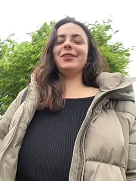 Fuck with stranger in abandoned house – video od webkamerové modelky Alicia_Hot1