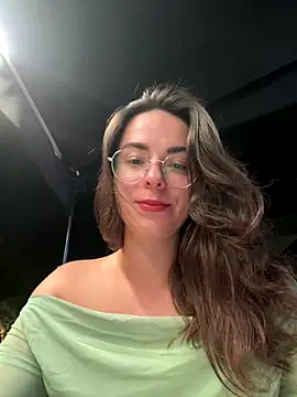 [1 Aug 23:44] Spy Show – video od webkamerové modelky Alicia_Hot1