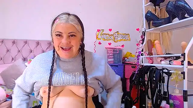 FUCK WITH PANTYS ON , FINGERS PERVERTED PUSSY , AND FINGERS ASSHOLE , STYLE DOGY FINISH - vídeo de la modelo de cam lanaqueen699