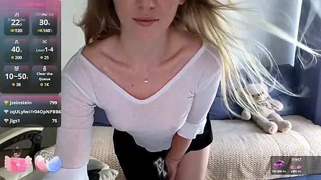 [25 Jul 18:40] Public Show - video by IsabelAllen cam model