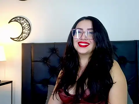 Play with my red lips, split a lot and masturbation pussy - video by EvoletFMK cam model