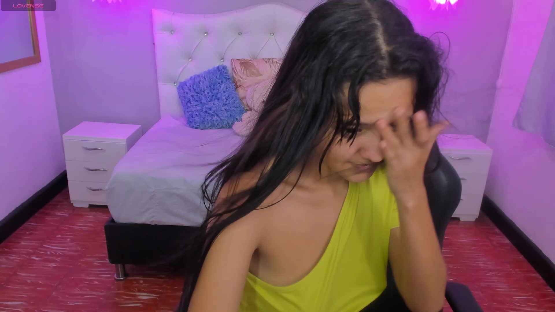 1 finger in my little anus mm doggy pose