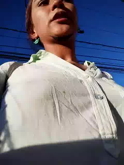 Walking on the street with my tits out 🤭
