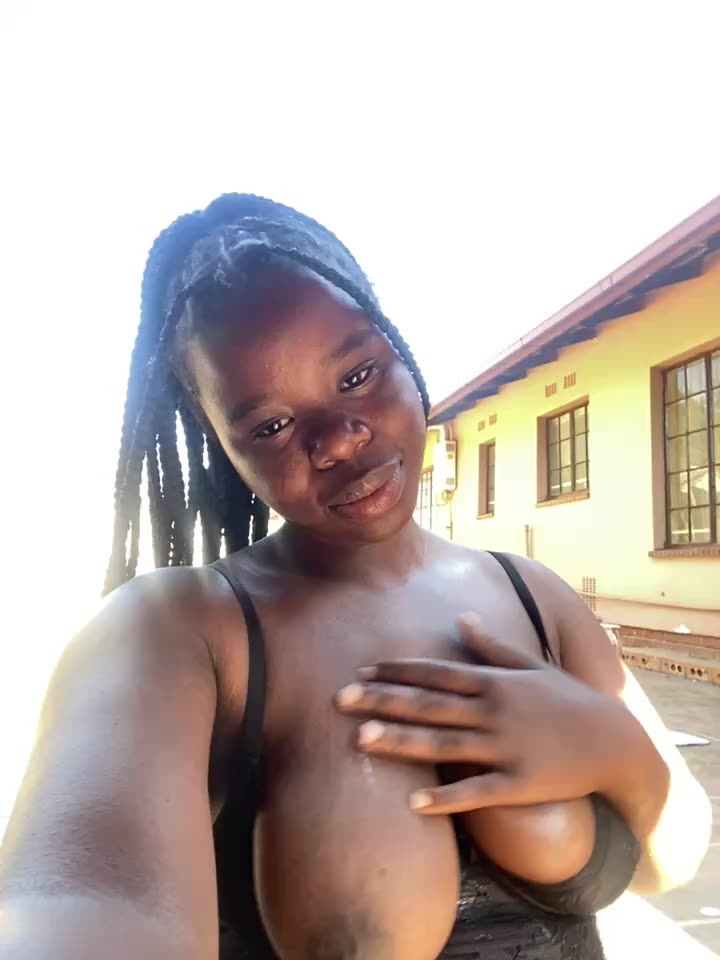 Getting naked and squirting for big daddy outside I🫦❤️ - vídeo de la modelo de cam DarkBerry87