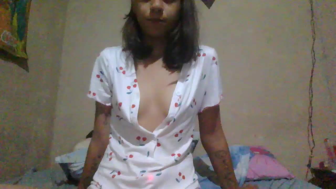 METENDO O CONSOLO NA MINHA BUCETINHA - video by GATIINHA003 cam model