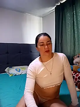 Wet and hot pussy 😈😈😈