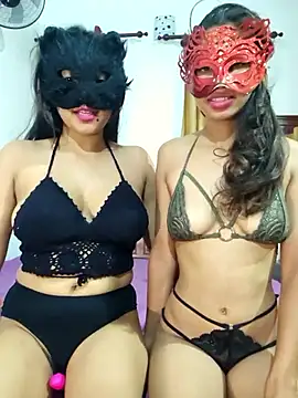 [20 Aug 13:24] Spy Show lesbians - video van Your______cUtie__________ cam-model