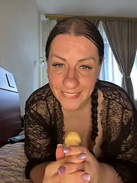 I try on new outfit. Twerk. Deep throat, blowjob, I jump on Dtldo, akhegao, boobs jump - vídeo de la modelo de cam Evelinia