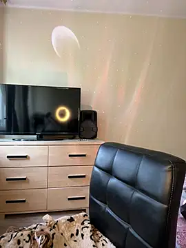 I put on new linen and force myself to finish - video by Evelinia cam model
