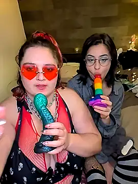 DOUBLE BLOWJOB LESBIAN SHOW SUCKING DILDO - vidéo du modèle de showcams LadyRochester