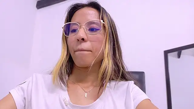 Twerking that pretty big latin ass! - Vídeo de Skinny_hottie18, modelo de vídeos