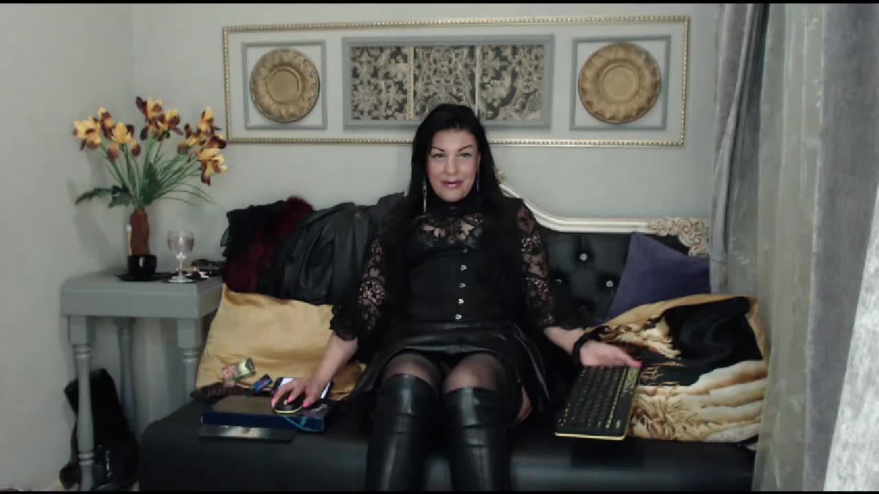 [11 Jul 13:25] Private Show - vídeo de la modelo de cam LadyMargoFontana