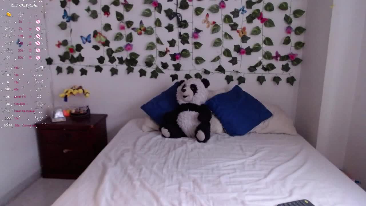 heels in bed - Video von LennaTurnerr Cam-Model