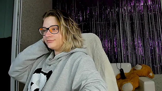 blowjob and naked tits - video của người mẫu cam Seductive_She_Wolf