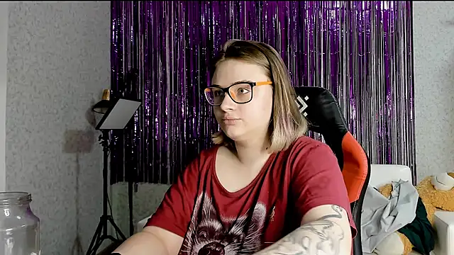 jerking off dick fake cum on belly - video của người mẫu cam Seductive_She_Wolf