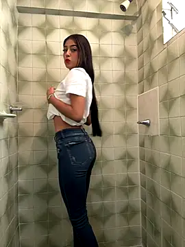 shower show 2💦－カメラキャストのMia-Monroeの動画