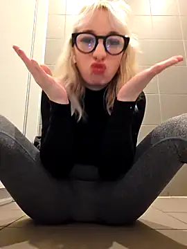 Redif : gros plan - video by Giuliana_baby cam model