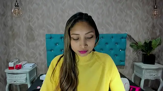 Hot girl in high heels, fucking her pussy - video oleh model kamera MadelineDoll