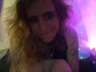 MMMMM - video oleh model kamera ellenbluejay