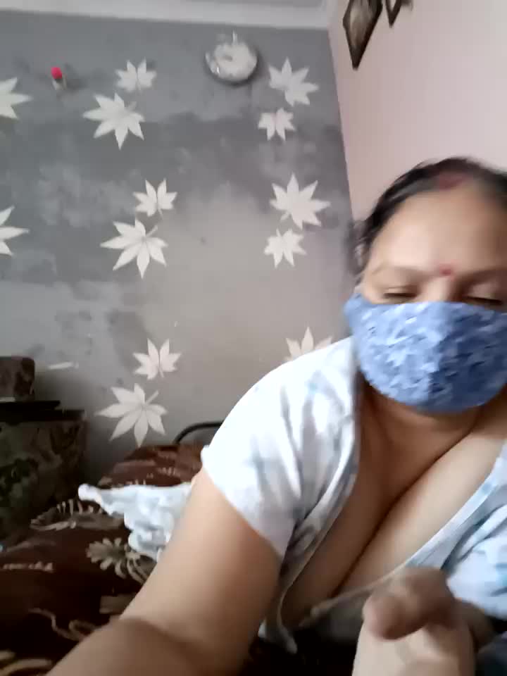 [13 Oct 09:42] Private Show - فيديو من Kavya_kapoor موديل الكام