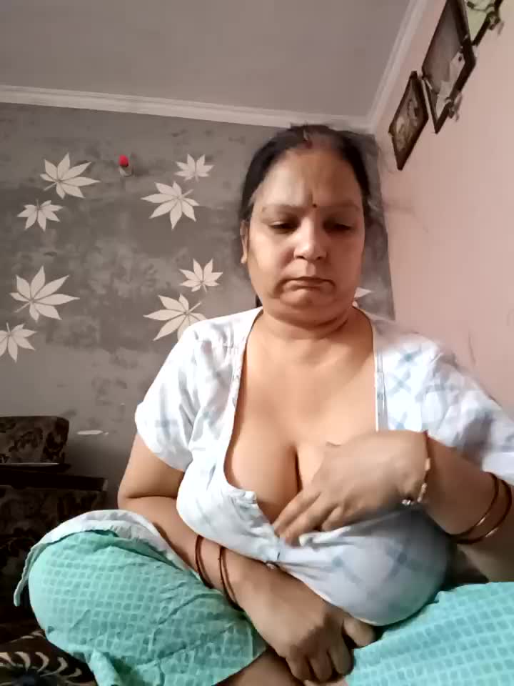 [9 Oct 10:42] Private Show - فيديو من Kavya_kapoor موديل الكام