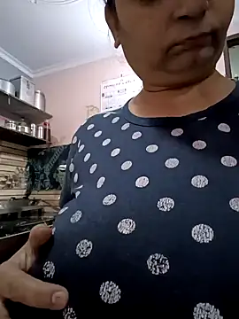 [10 Nov 18:18] Private Show - فيديو من Kavya_kapoor موديل الكام