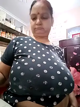 [10 Nov 18:43] Private Show - فيديو من Kavya_kapoor موديل الكام