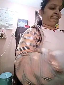 [1 Jan 17:10] Private Show - فيديو من Kavya_kapoor موديل الكام