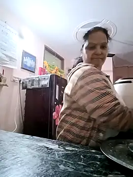 [1 Jan 17:29] Private Show - فيديو من Kavya_kapoor موديل الكام