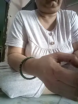 [14 May 10:13] Private Show - فيديو من Kavya_kapoor موديل الكام