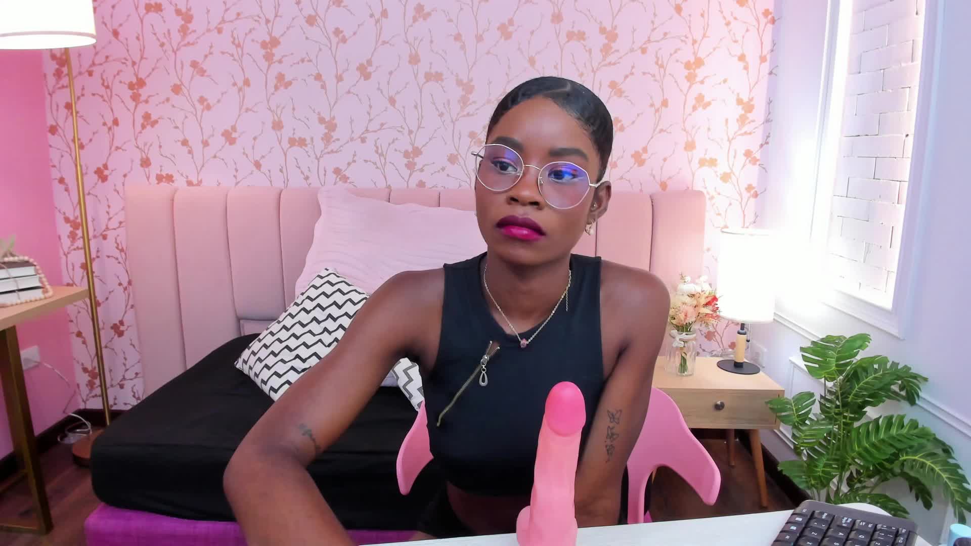 Riding dildo and from my pussy to my mouth - ক্যাম মডেল amber-hill-এর ভিডিও