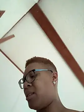 [1 Aug 12:31] Private Show - vídeo de SheCornbreadFed modelo de câmara