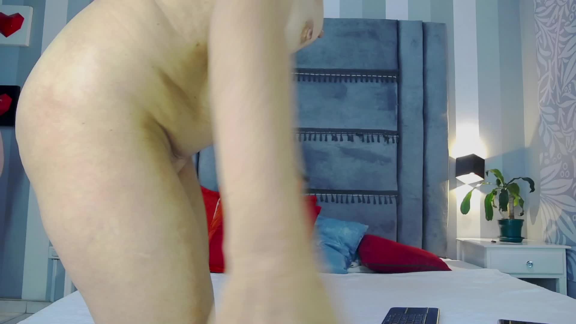 Private Show - video di Julianewell modella di cam