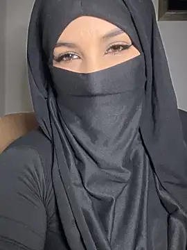 Let's turn on - video by Zeynep-Lahsen cam model